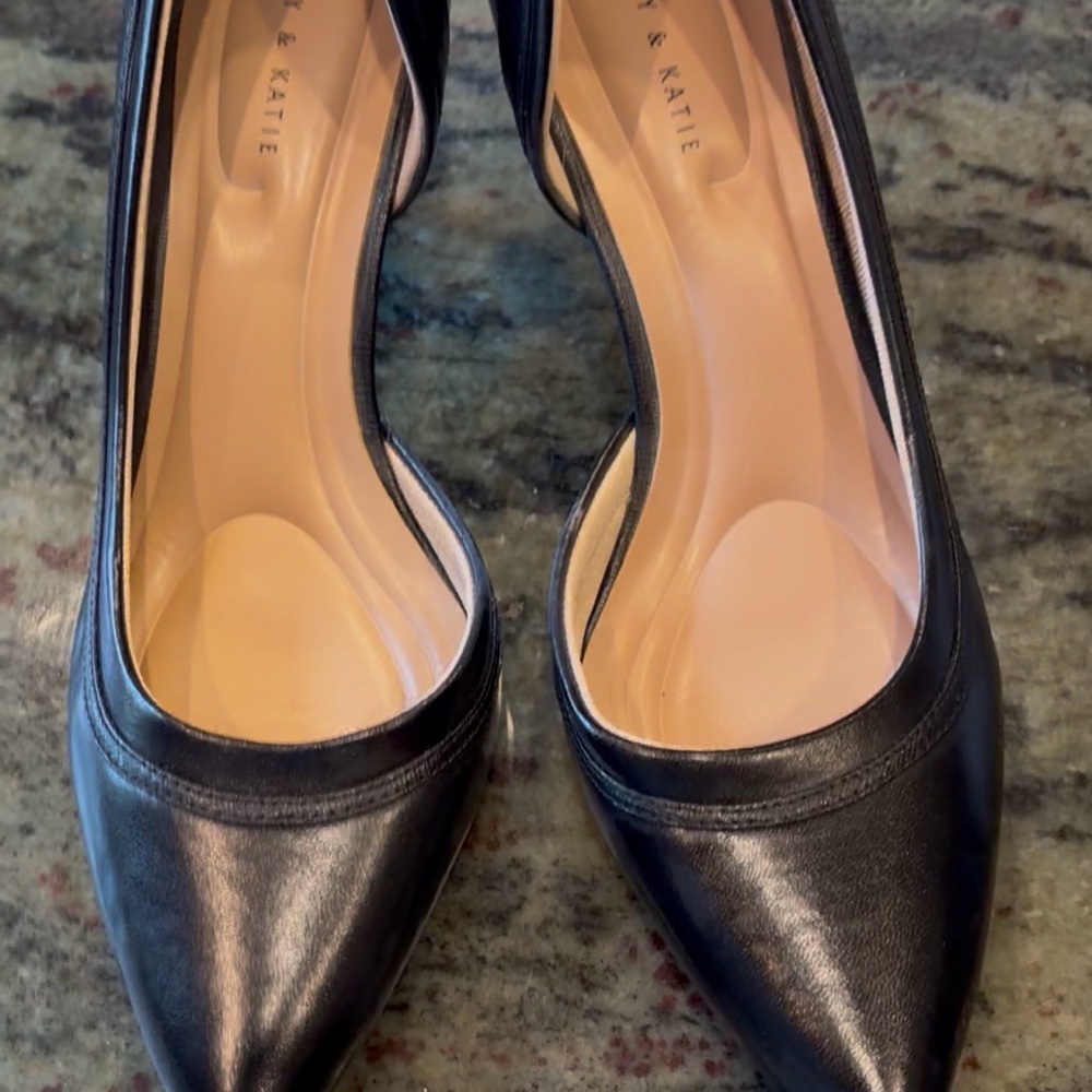 Kelly & Katie Black Pointed Toe Pumps